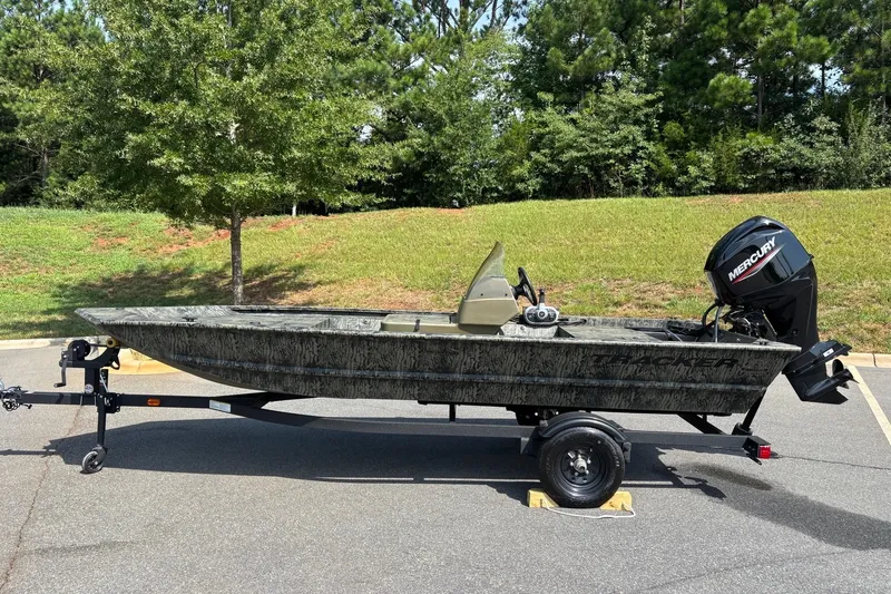 The Image of Tracker Grizzly 1648 SC 2027 - undefined