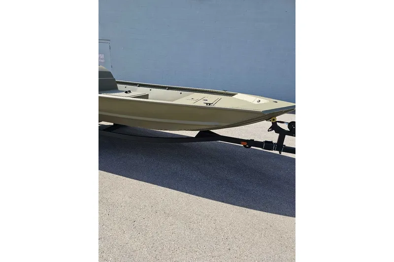 The Image of Tracker Grizzly 1648 SC 2027 - undefined
