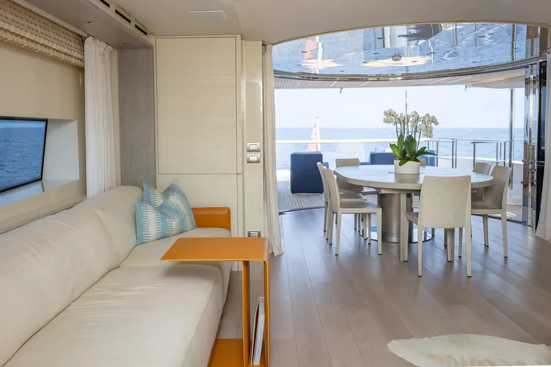 Slide: The Image of Luxuriöser Innenraum der Sanlorenzo SD112 Yacht, Baujahr 2019. - 13