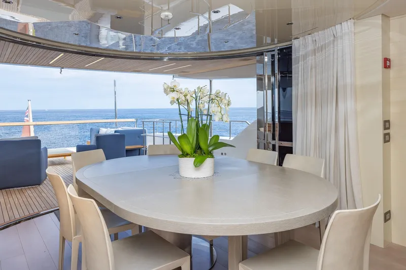 Slide: The Image of Elegante comedor en yate Sanlorenzo SD112, año 2019. - 14