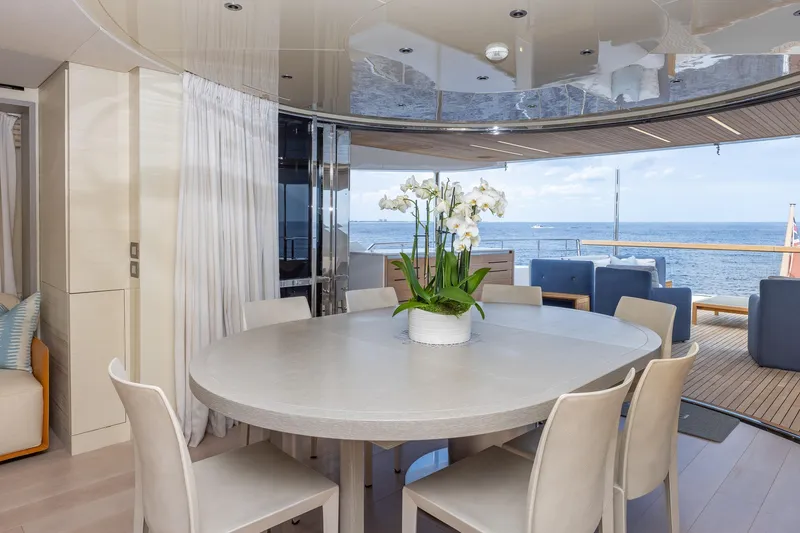 Slide: The Image of Luxuriöser Essbereich auf der Sanlorenzo SD112 Yacht, Baujahr 2019. - 15