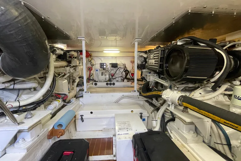Slide: The Image of Super clean engine room - 16