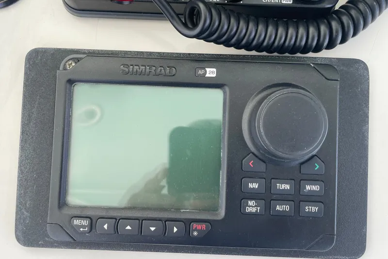 Slide: The Image of Simrad AP28 autopilot - 33