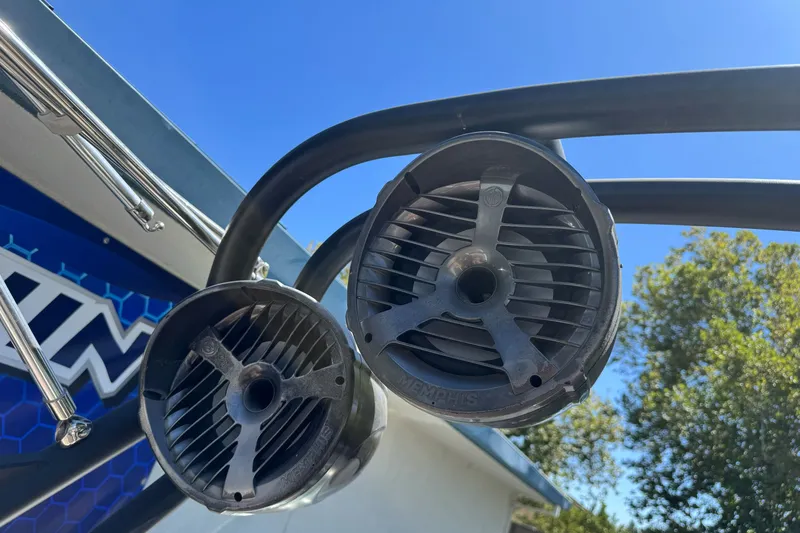 Slide: The Image of Speakers on a 2019 Sanger 212 SL boat, under a clear blue sky. - 25