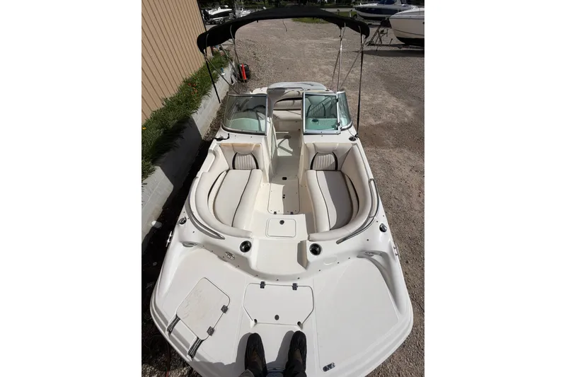 Slide: The Image of MasterCraft X-45 2009 con ampio pozzetto e sedili comodi, ideale per sport acquatici. - 8