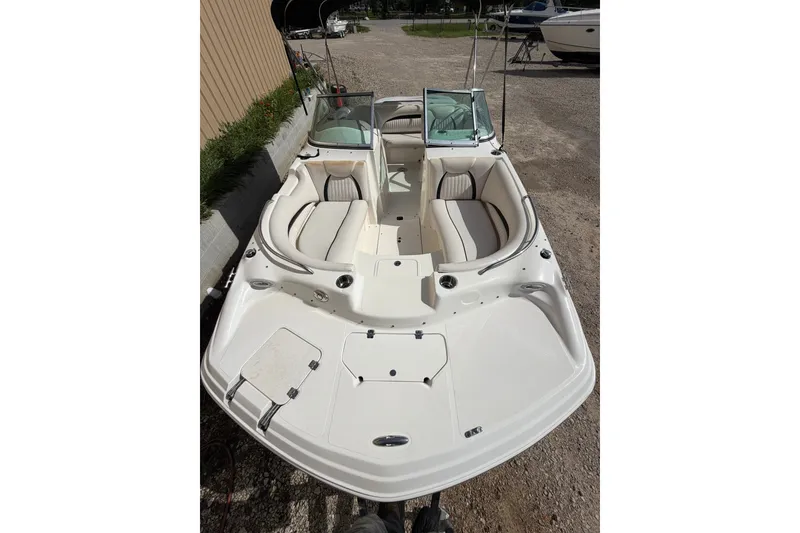 Slide: The Image of 2009 MasterCraft X-45 met ruime boeg en comfortabele zitplaatsen. - 7
