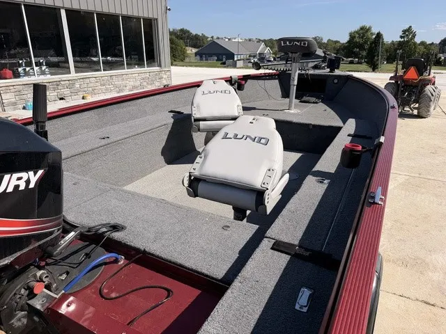 Slide: The Image of A 2009 Lund 1625 REBEL XL boat with a gray interior and two cushioned seats. - 4
