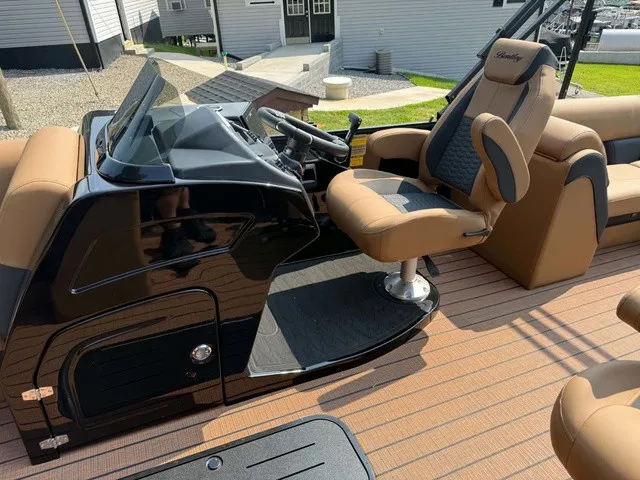 Slide: The Image of The image shows the cockpit of a Bentley Pontoons Elite 223 Admiral with a luxurious captain's chair. - 7