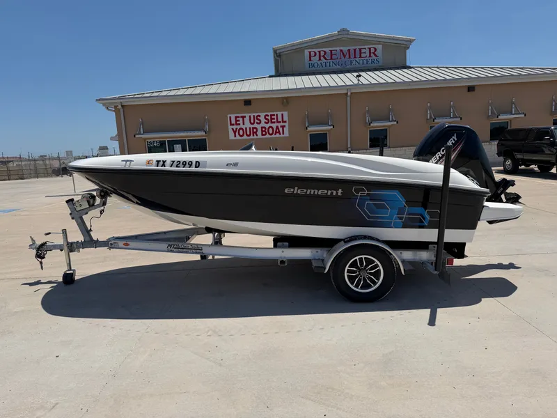 The Image of A 2017 Bayliner Element 16 on a trailer in front of a boating center. - 1