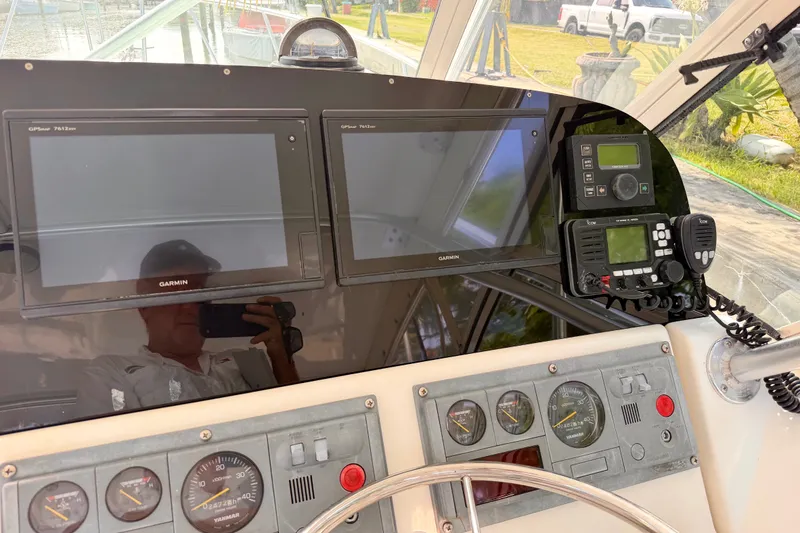 Slide: The Image of Helm of 2001 Henriques 35 Express with Garmin displays and navigation equipment. - 18