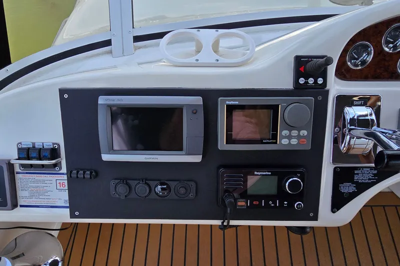 Slide: The Image of Control panel of a 2000 Sea Ray 400 Sedan Bridge with navigation equipment. - 10