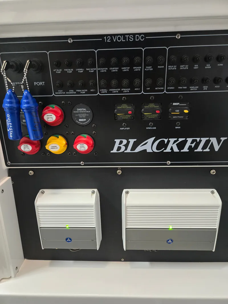 Slide: The Image of Blackfin 272 CC 2023 - 33