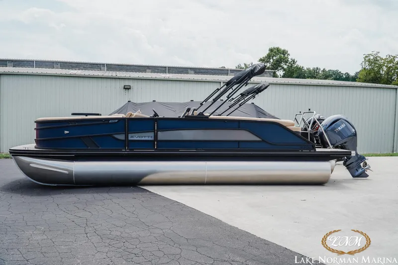 The Image of 2027 Evotti 523QL pontoon boat with Yamaha engine at Lake Norman Marina. - 1