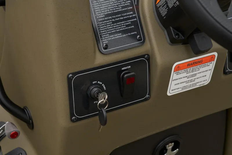 Slide: The Image of Tracker Grizzly 2072 CC Sportsman 2027 - 31