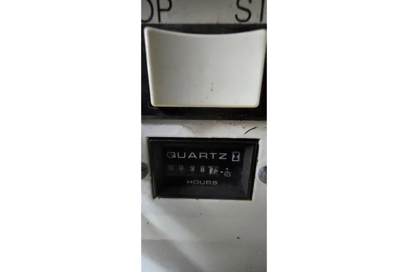 Slide: The Image of Hour meter display on 1998 Chaparral Signature 300 boat dashboard. - 33