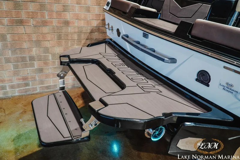 Slide: The Image of 2027 Malibu Wakesetter 25 LSV boat platform at Lake Norman Marina. - 9