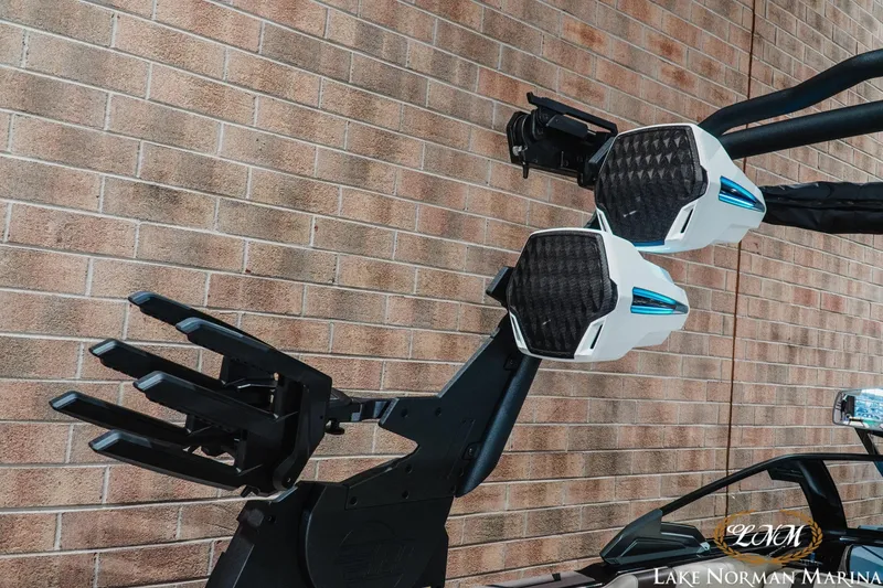 Slide: The Image of 2027 Malibu Wakesetter 25 LSV speakers and wakeboard rack against brick wall. - 15