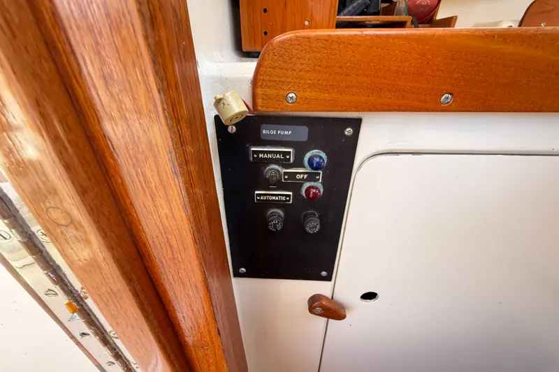 Slide: The Image of 1978 Wasque 26 boat bilge pump control panel with manual and automatic settings. - 14