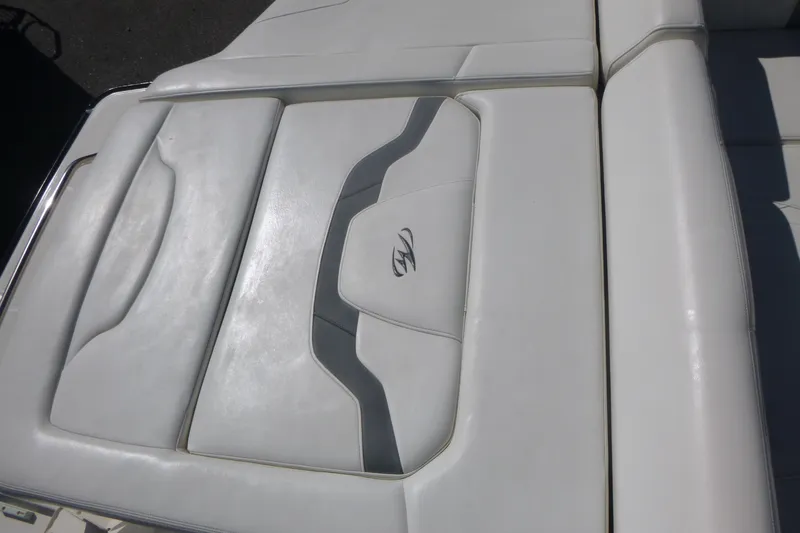 Slide: The Image of White leather seating on a 2014 Monterey 288SS Super Sport boat. - 19