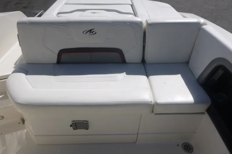 Slide: The Image of White seating area on a 2014 Monterey 288SS Super Sport boat. - 16