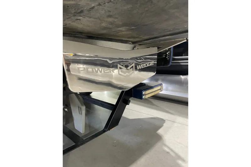 Slide: The Image of 2015 Malibu Wakesetter 24 MXZ Power Wedge detail, enhancing wakeboarding performance. - 6