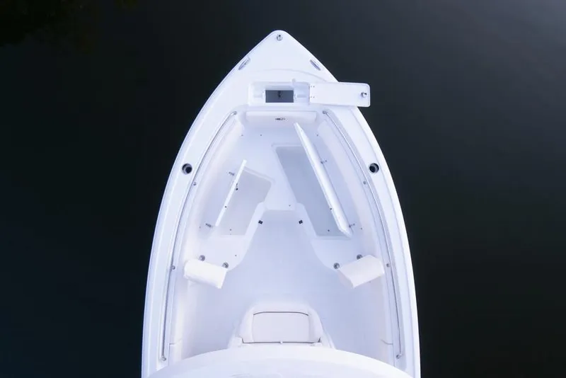 Slide: The Image of L'immagine mostra la vista di prua di una barca Sea Hunt Ultra 239SE del 2023. - 6