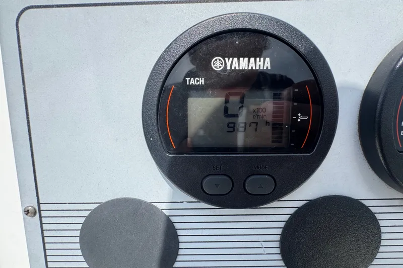 Slide: The Image of Yamaha tachometer on 2005 Sea Fox 197 Center Console, displaying 997 hours. - 7