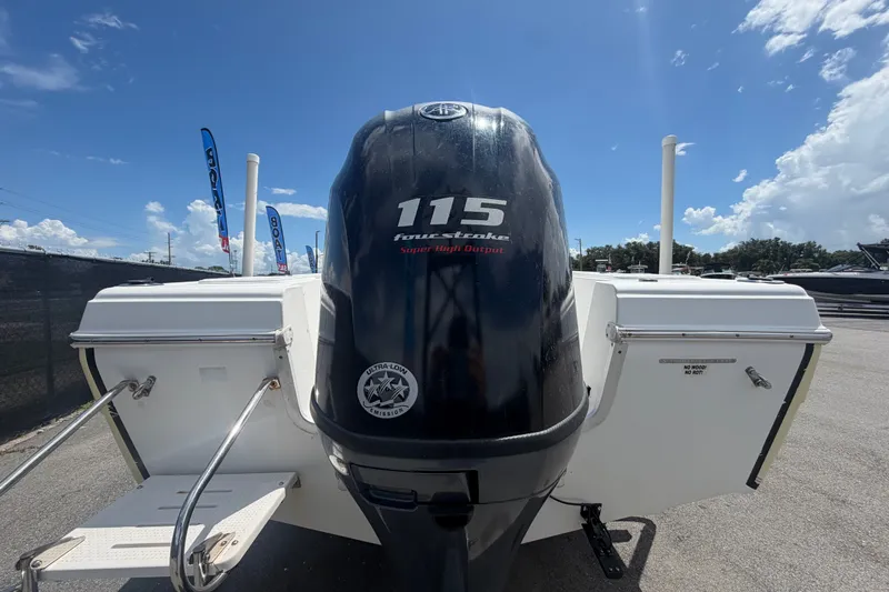 Slide: The Image of 2005 Sea Fox 197 Center Console boat with 115 horsepower four-stroke engine, rear view. - 3