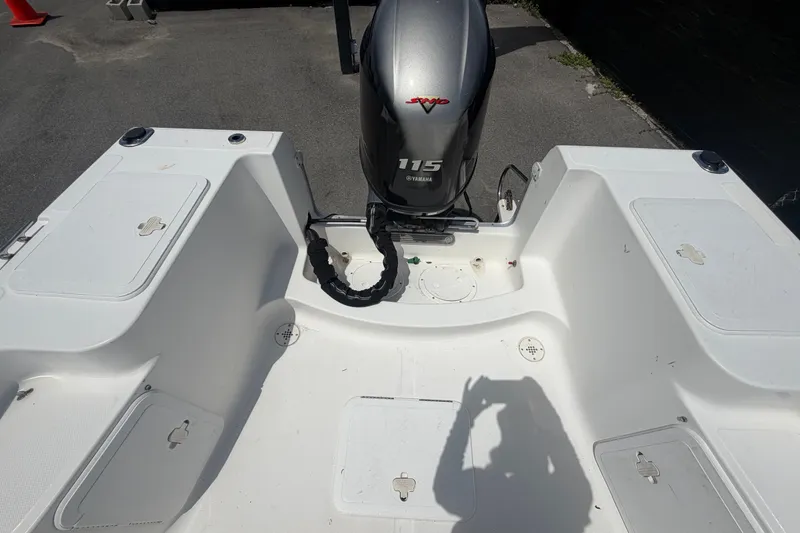 Slide: The Image of 2005 Sea Fox 197 Center Console boat with Yamaha 115 engine, rear deck view. - 50