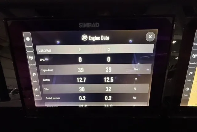Slide: The Image of Simrad engine data display on 2025 Axopar 29 XC Cross Cabin boat. - 21