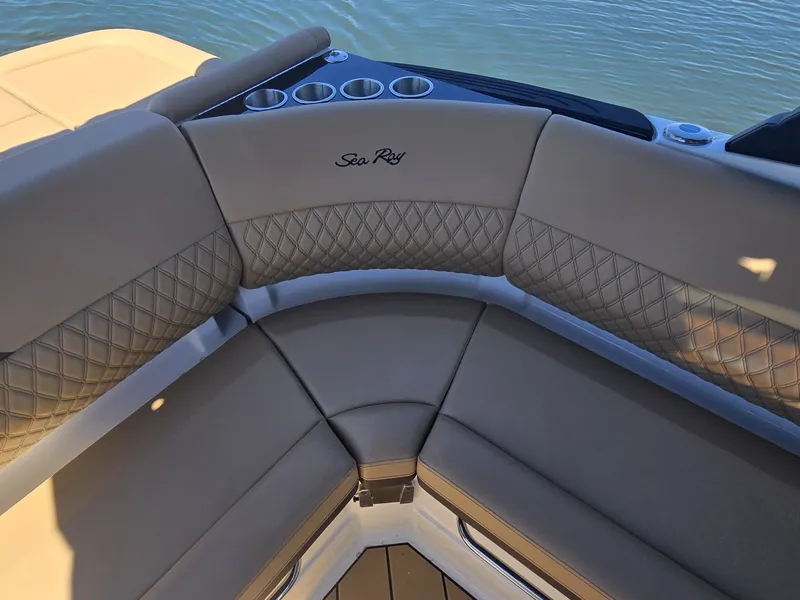 Slide: The Image of Sea Ray SLX 280 2027 - 13