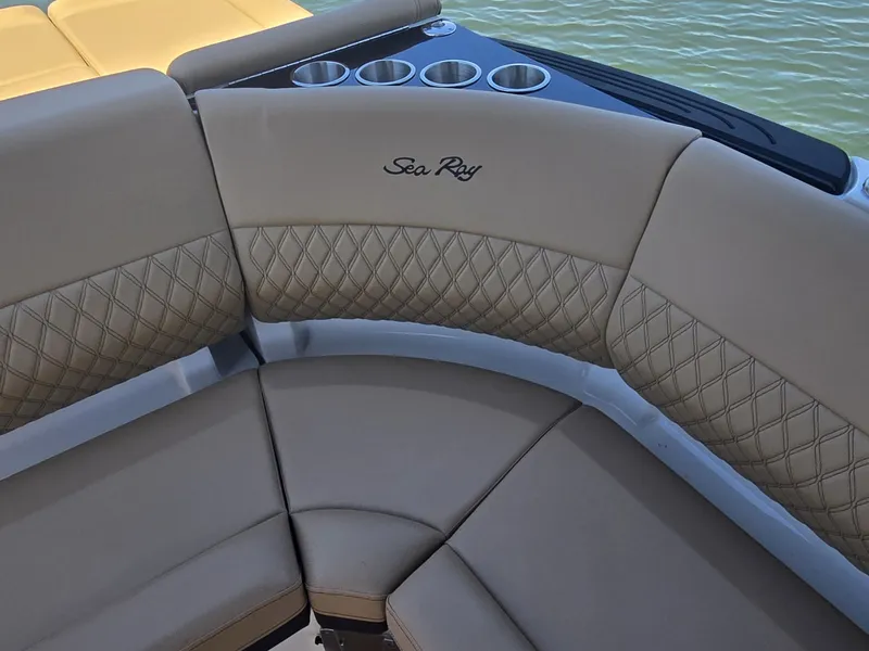 Slide: The Image of Sea Ray SLX 280 2027 - 35