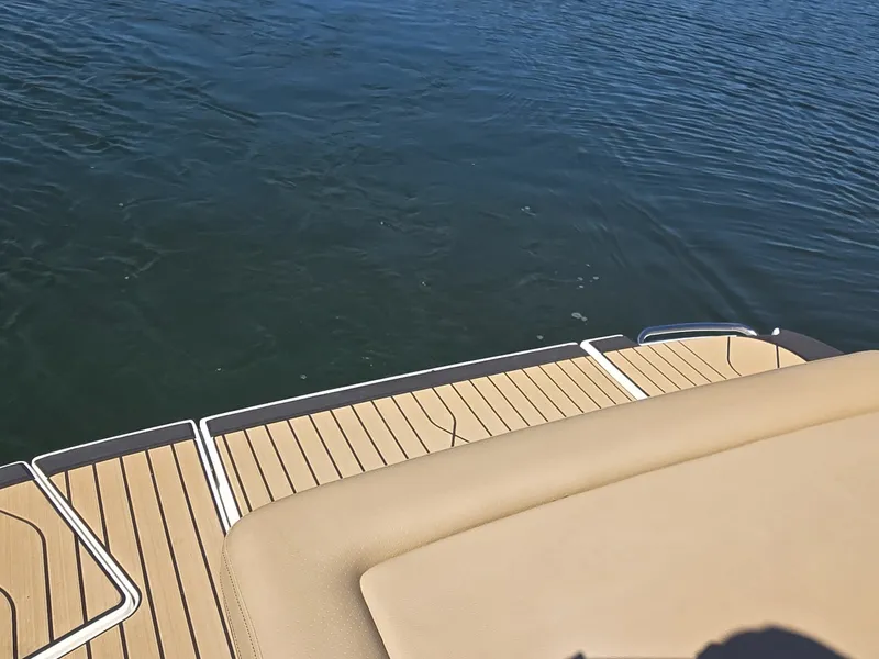 Slide: The Image of Sea Ray SLX 280 2027 - 34