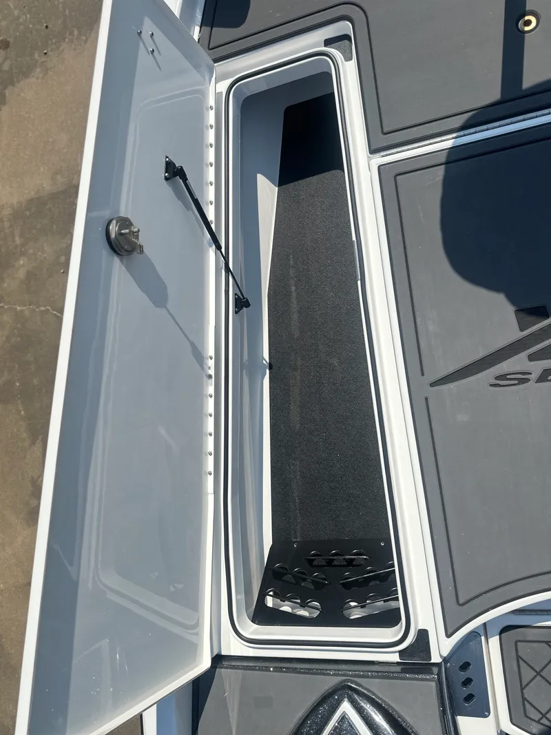 Slide: The Image of Caymas XS 21 Pro 2026 - 10