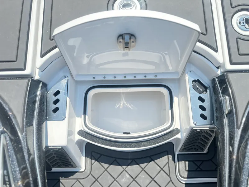 Slide: The Image of Caymas XS 21 Pro 2026 - 12