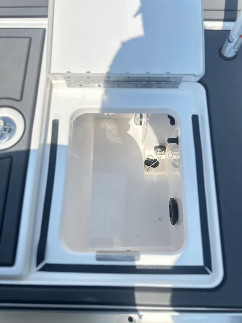 Slide: The Image of Caymas XS 21 Pro 2026 - 15