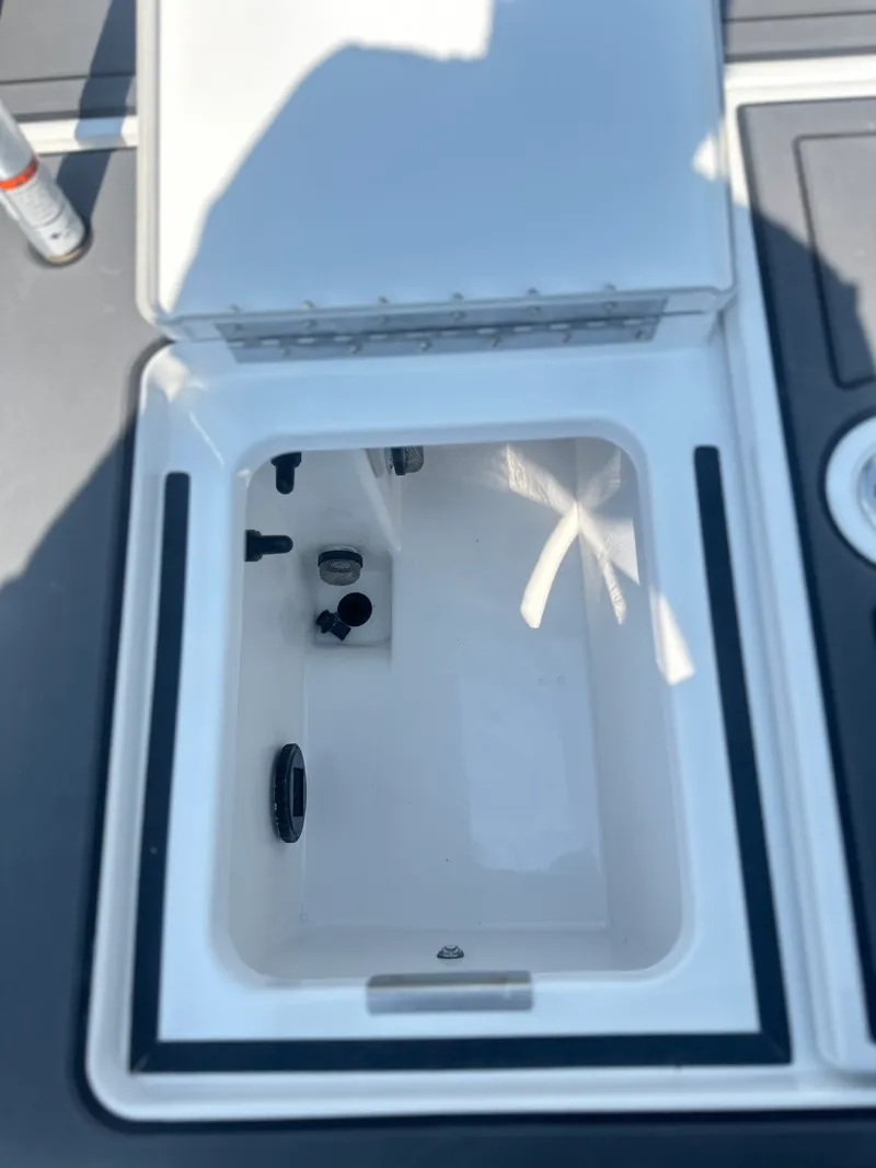 Slide: The Image of Caymas XS 21 Pro 2026 - 16