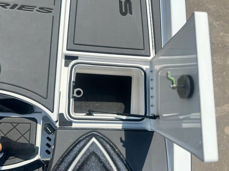 Slide: The Image of Caymas XS 21 Pro 2026 - 8