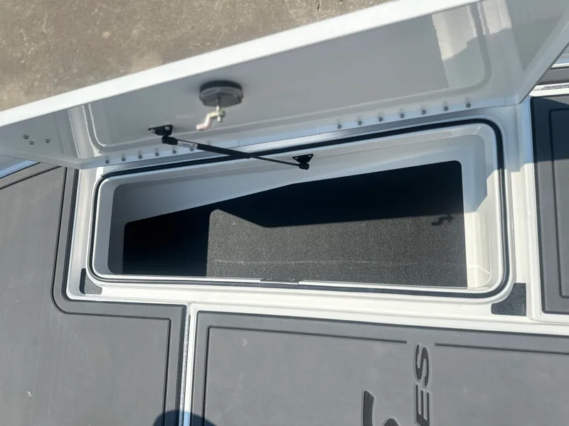 Slide: The Image of Caymas XS 21 Pro 2026 - 9