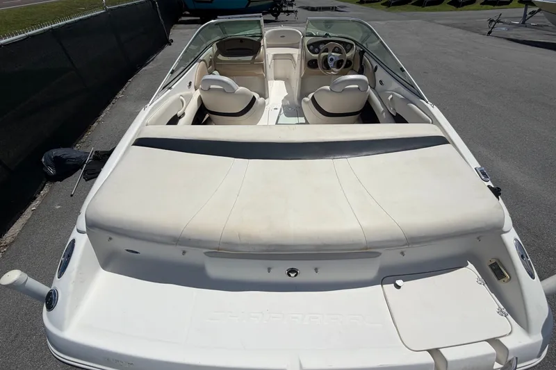 Slide: The Image of 2003 Chaparral 183 SS boat with white interior and dual seating arrangement. - 12