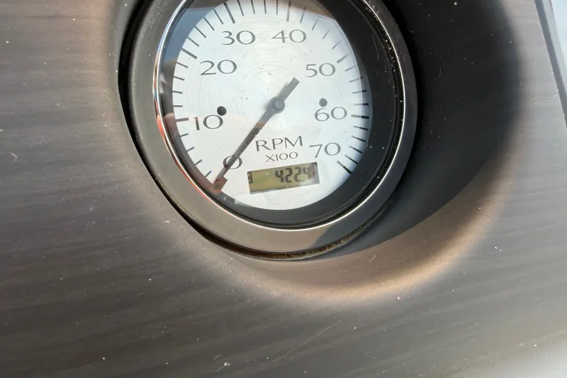 Slide: The Image of RPM gauge of 2021 Bennington 21SLX showing 4224 hours. - 14