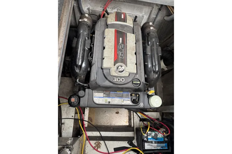 Slide: The Image of Engine compartment of a 2005 Sumerset 16'6" X 63 houseboat, featuring a 6.2L engine. - 101