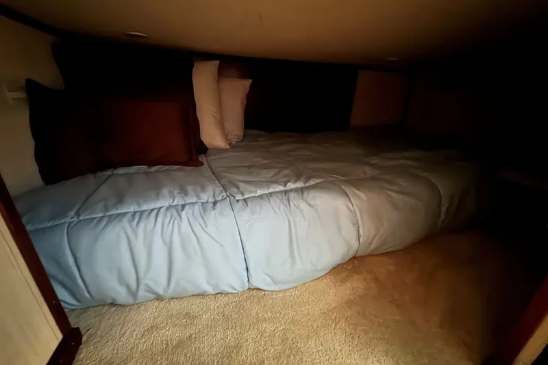 Slide: The Image of Cozy sleeping area in a 2005 Sumerset 16'6" X 63 houseboat with plush bedding. - 75