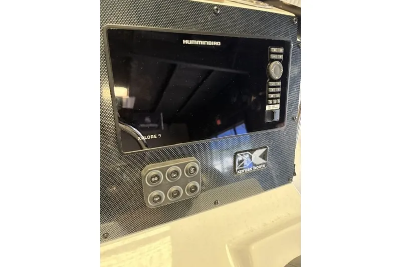 Slide: The Image of Dashboard of 2027 Xpress XR21 Bay boat with Humminbird Xplore 9 display. - 16
