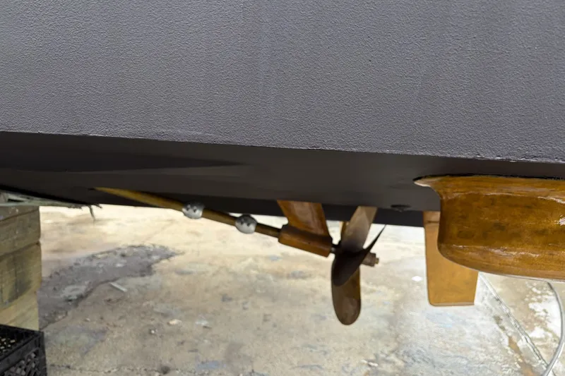 Slide: The Image of 2012 Sea Ray Sundancer 330 boat propeller and rudder detail. - 39