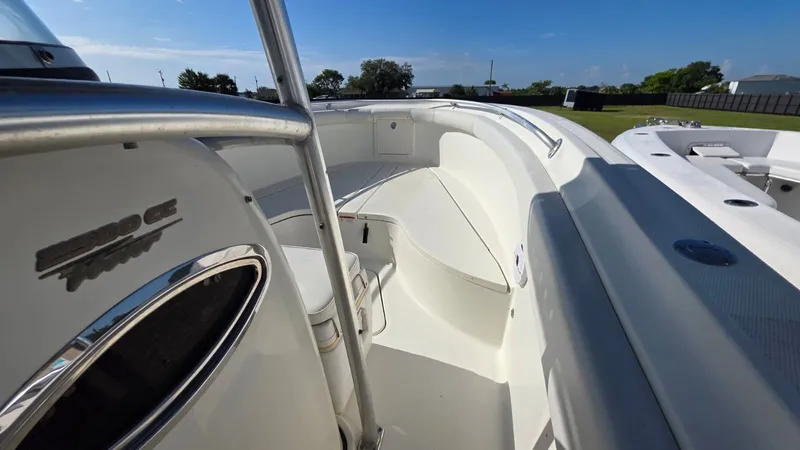 Slide: The Image of The image shows the deck of a 2006 Hydra-Sports 2500 CC boat with clean lines and seating area. - 18