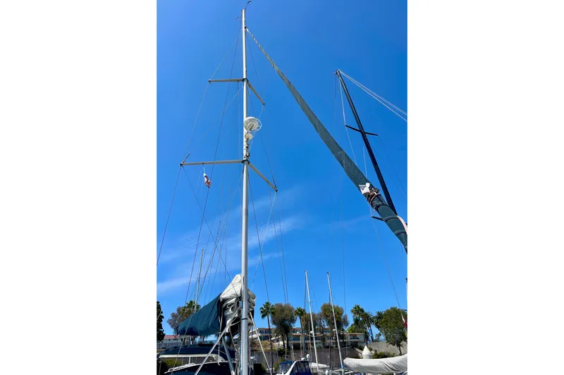 Slide: The Image of Sailboat mast of 1999 Hunter Passage 420 against clear blue sky. - 4