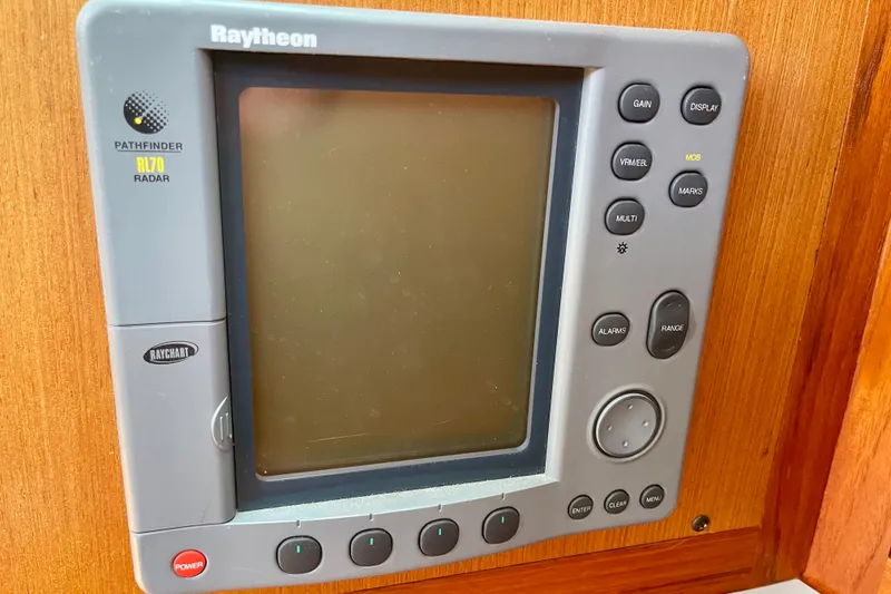 Slide: The Image of Raytheon Pathfinder RL70 radar display on 1999 Hunter Passage 420 yacht. - 37
