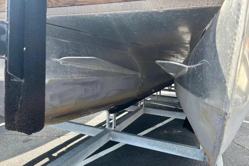 Slide: The Image of 2014 Bentley Pontoons Elite 250 underside view on trailer. - 6