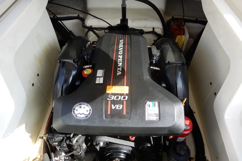 Slide: The Image of Volvo Penta 300 V8 engine in 2017 Chaparral 246 SSi boat. - 36